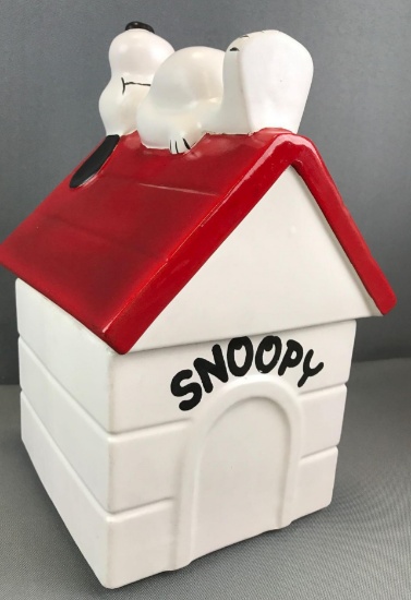 Peanuts ceramic Snoopy and His Dog House cookie jar