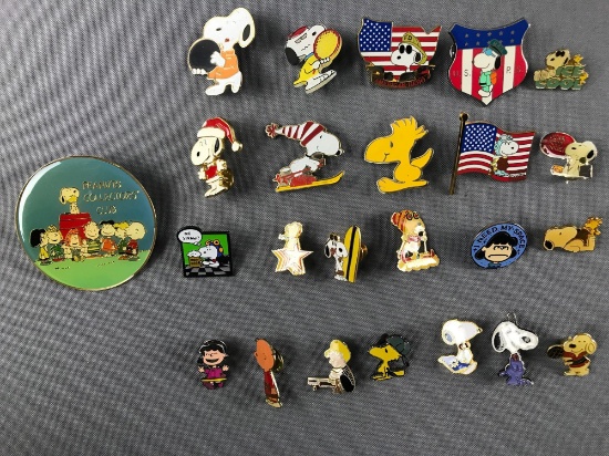 Peanuts Group of 10+ Pins