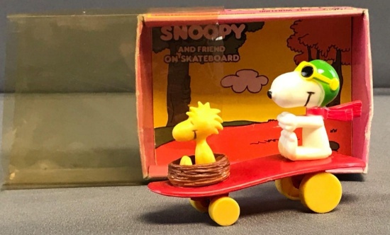 Peanuts Aviva Snoopy and Friends on Skateboard