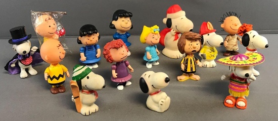 Peanuts Group of 10 Plus Toys