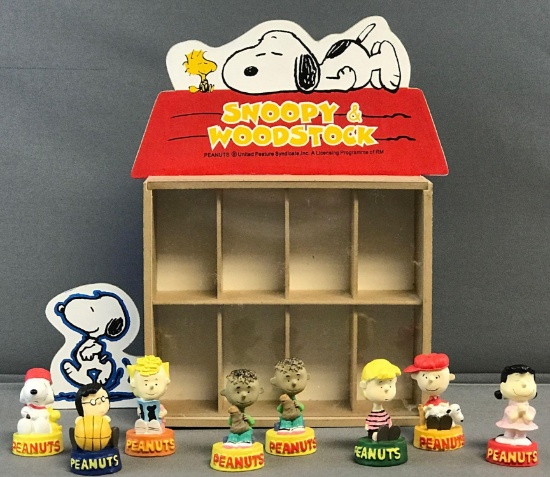 Peanuts Group of 8 Figurines and Display Case