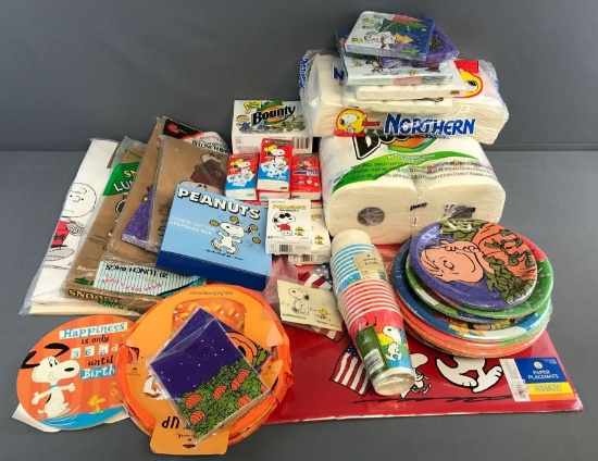 Peanuts Group of 10 Plus Household Items
