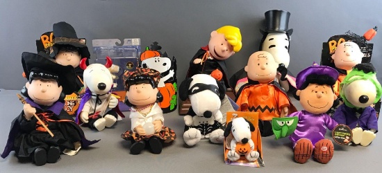 Peanuts Group of 10 Plus Halloween Items