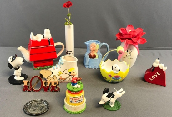 Peanuts Group of 12 Miscellaneous Items