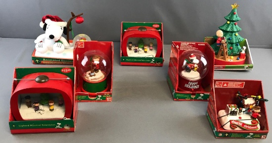 Peanuts Group of 8 Christmas Table Decor
