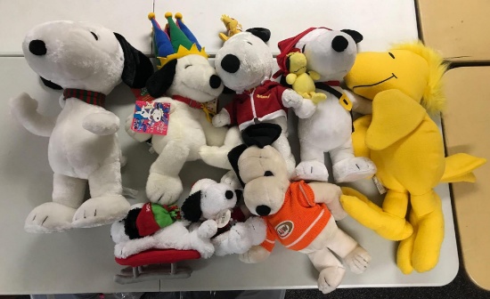 Group of 8 Plush Peanuts Toys