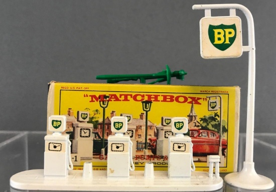 Matchbox No. A-1 Garage Pumps and Sign