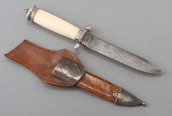 Ricasso marked "V. Crown, R/Thornhill/London", 9 3/4" overall with 5 3/8" clip point single edged bl