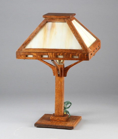 Antique Mission Oak Table Lamp with slag glass panels, circa 1920s, excellent condition and finish,