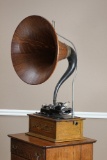 Scarce oak case Edison Triumph Model Phonograph with 21