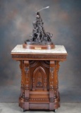 Beautiful Victorian walnut Pedestal, circa 1870-1880, high quality with great eye appeal and fancy t