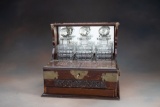 Finely carved, antique oak Tantalus (Liquor Case), circa 1900-1910, very detailed carving with ornat