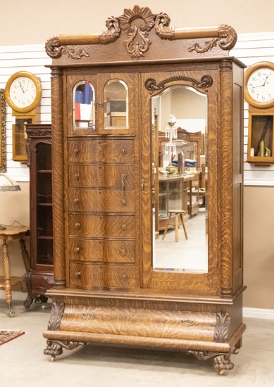 Extremely fine antique quarter sawn oak, claw foot Gentleman's Wardrobe, attributed to Karges, circa
