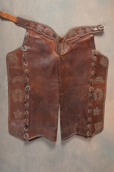 Pair of vintage, unmarked bull hide batwing spotted Chaps, very good condition, leather is supple. C