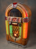 Beautiful antique Wurlitzer Juke Box, Model 1015, circa 1947, in good playing order, with key, compl