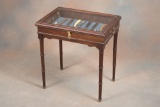 Small wooden and glass Table Showcase with lift glass top, measuring 20
