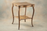 Antique quarter sawn oak Lamp Table, excellent finish and condition, circa 1900-1910, measures 24
