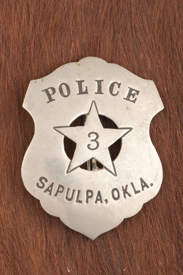 Large vintage Shield Badge with 5-point cut-out Star marked â€œPOLICE SAPULPA, OKLA.â€ with â€œ3â€