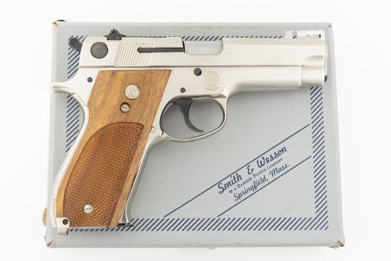 Smith & Wesson, Model 39-2, Semi-Auto Pistol, 9 MM caliber, SN A447159, nickel finish, 4" barrel, ex