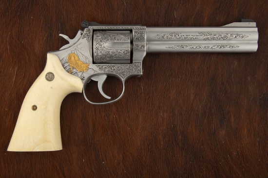 Phenomenal Smith & Wesson, Model 686, Double Action Revolver, .357 MAG caliber, SN AAJ2479, stainles