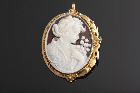Ladies 18kt yellow gold .34mm cameo pin/pendant. Showing Replacement Value $850.00. The Late Joe & B