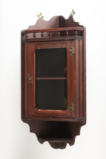 Unique antique Victorian mahogany hanging Corner Curio with double glass front door and fancy spindl
