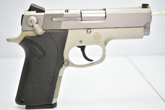 1997, Smith & Wesson, Model 4013, 40 S&W cal., Semi-Auto