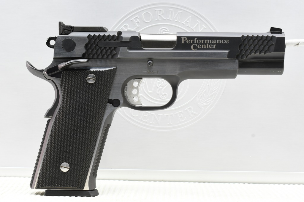 S&W Performance Center, 945-1 Black/ Stainless, | Proxibid