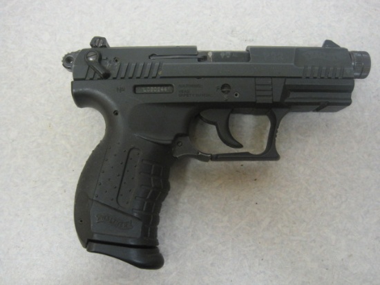 Walther mod.P22 22 LR cal semi auto pistol w/holster ser # L060244  THREADE
