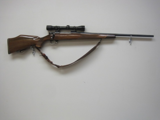 Vanguard by Weatherby mod.? 7mm REM MAG cal bolt action rifle w/2x-7x Redfi
