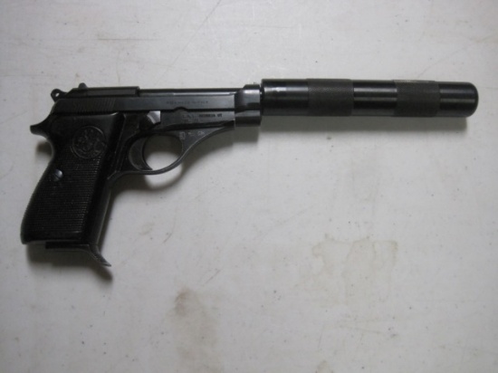 Beretta mod. M-71 22 LR cal semi auto pistol w/suppressor ser # A74216U