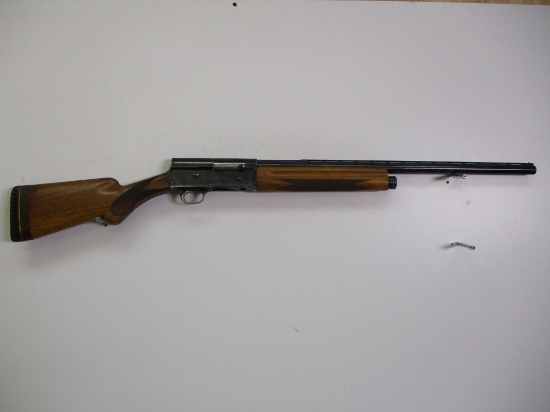 Browning Belgium mod Light Twelve 12 ga semi auto shotgun, 2-3/4" chamber, vent rib, 26" bbl - imp c