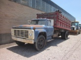 1975 FORD F700 DUMP TRUCK 62,000 MILES 4 SPEED WITH 2 SPEED, WITH HOIST