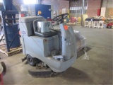 ADVANCE AVENGER 2810D FLOOR SCRUBBER