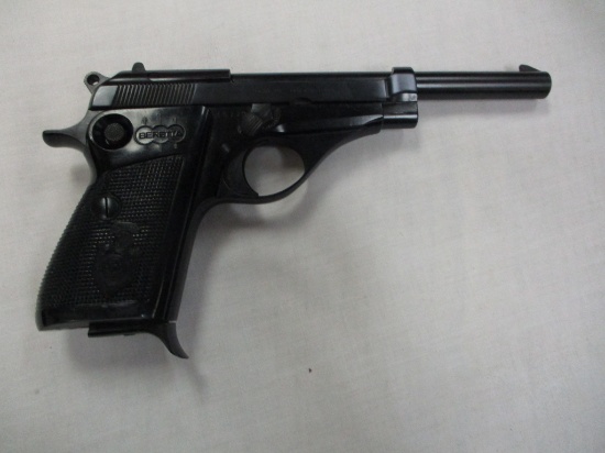 Beretta mod 75 22LR cal semi auto pistol extra magazine, cleaning rods, ori