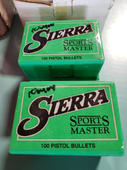 4 boxes Sierra 10 mm .400 diam. 135 gr JHP 1 partial box Hornady 10 mm bullets