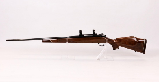 Weatherby mod Mark V 240 magnum cal B/A rifle scop