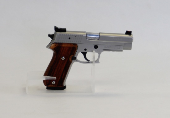Sig Sauer P220ST 45 ACP cal semi auto pistol