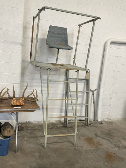 Metal ladder deer stand