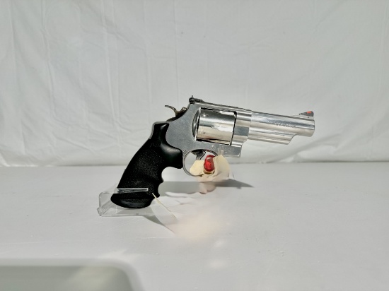 Smith & Wesson mod 629-6 .44 MAG cal revolver