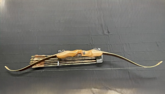 Wooden recurve bow w/ Sagittarius quiver