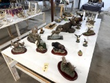 Table of figurines