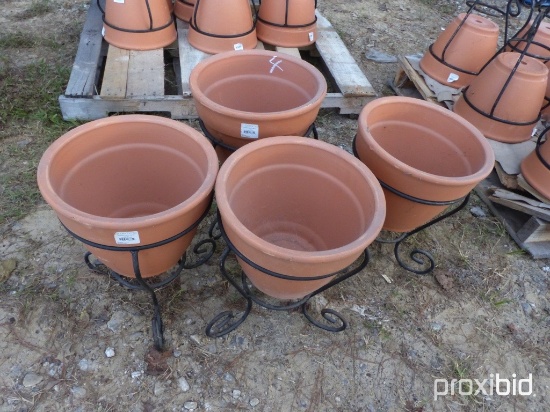 4 POTS & STANDS