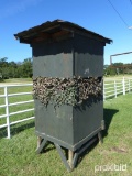 CAMOUFLAGE BOX DEER STAND