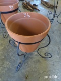 CLAY FLOWER POT ON STAND