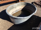 RUBBER MAID WATER TROUGH