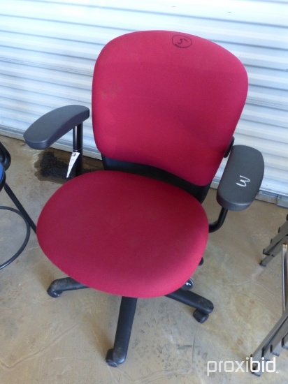 OFFICE CHAIR