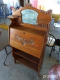 ANTIQUE DRESSER