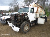 IH TRUCK W/VACUUM DUMP BED