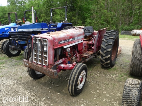 INTERNATIONAL 454 TRACTOR